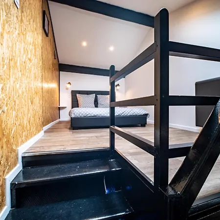 Le Petit New York Industriel Hyper Centre Place Stan Insolites