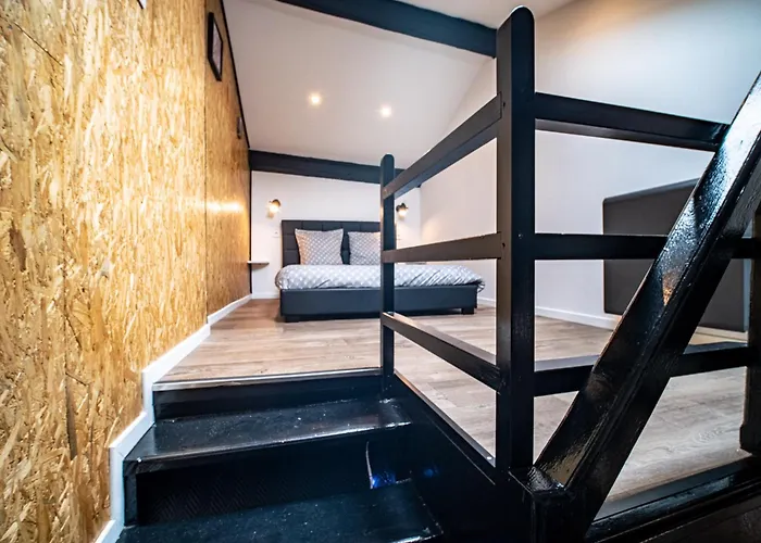 Le Petit New York Industriel Hyper Centre Place Stan Insolites